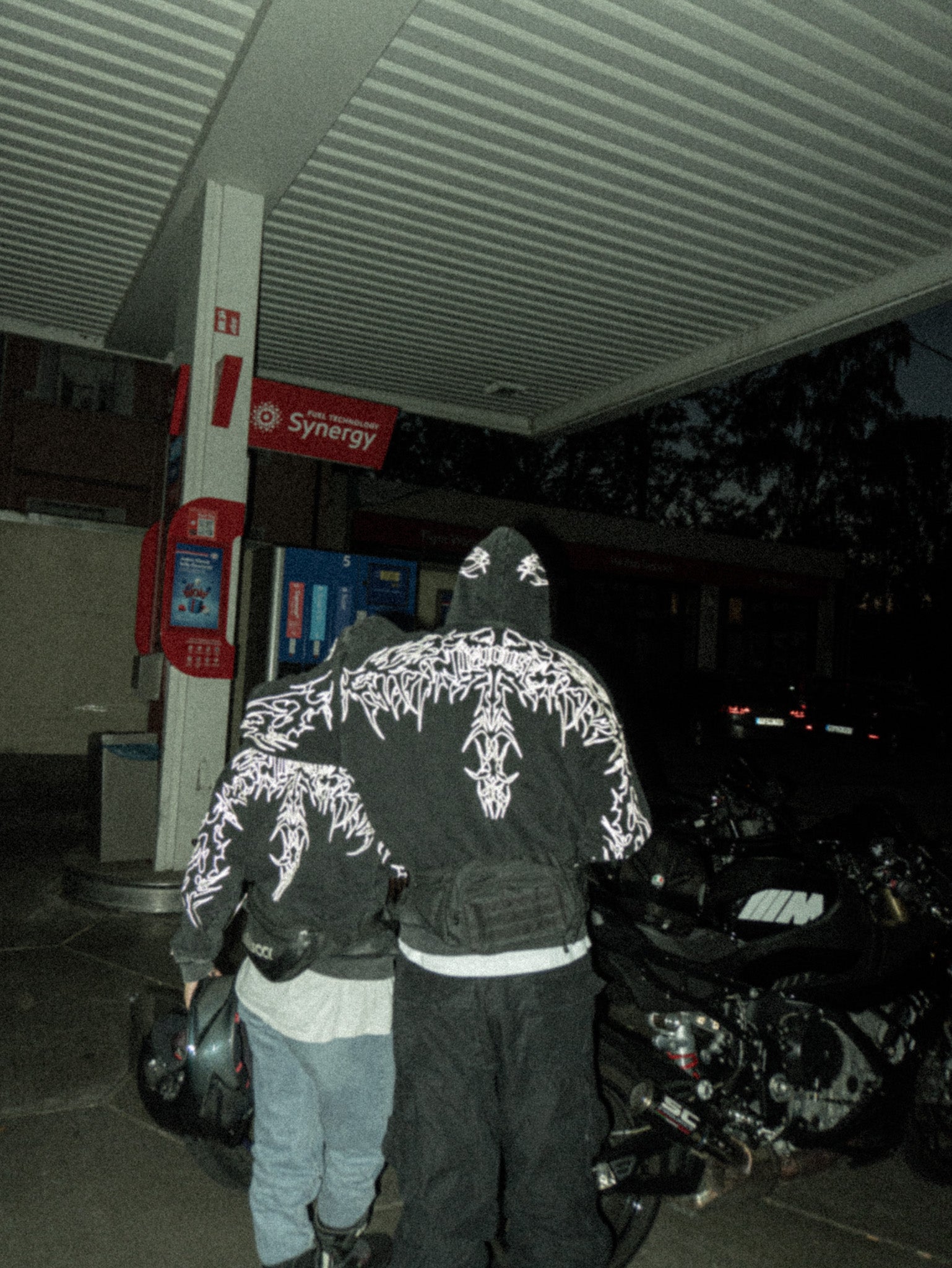 Reflective Embroidery Hoodie - Schwarz