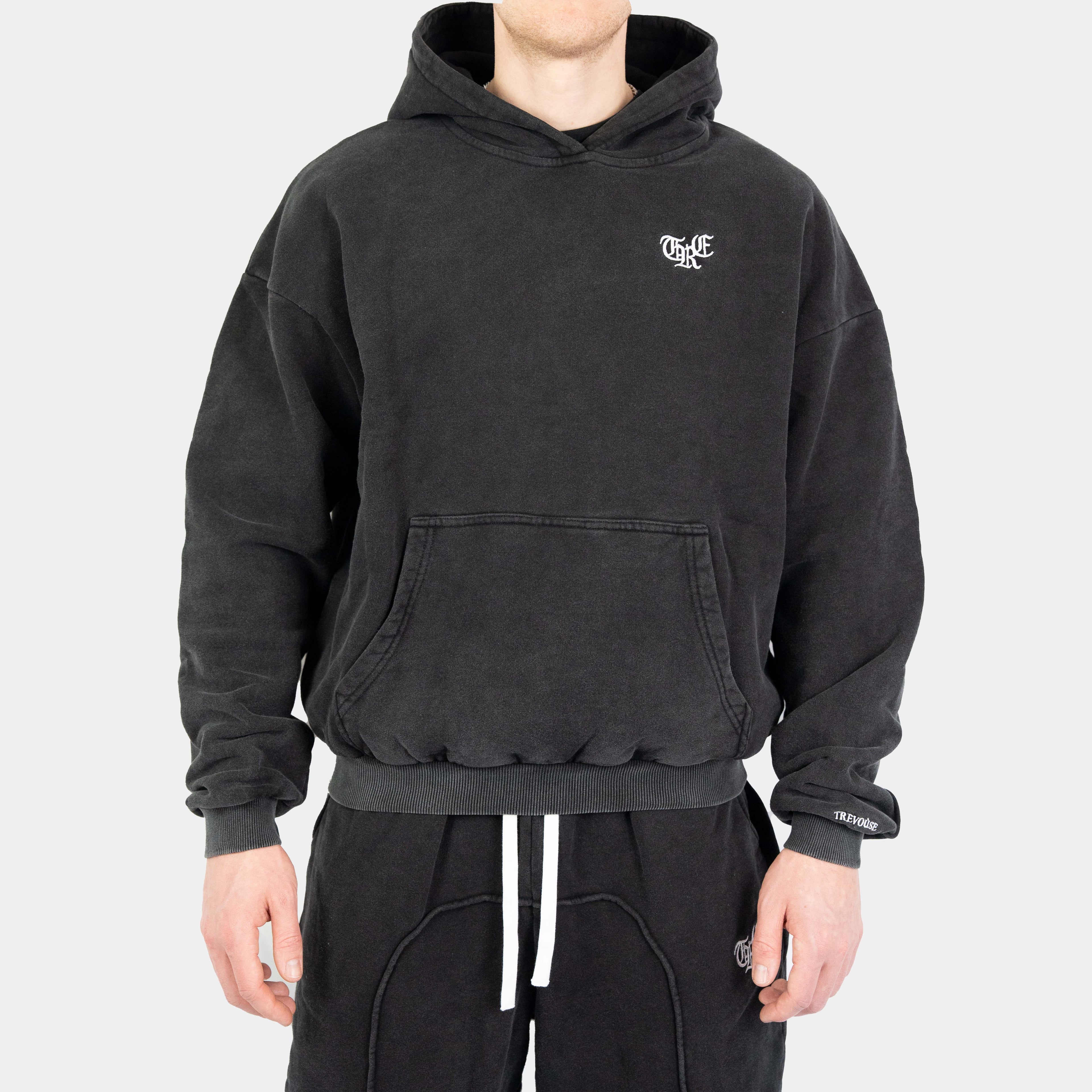 Hoodie in Schwarz im gewaschenen Look von Trevouse - Vorderansicht